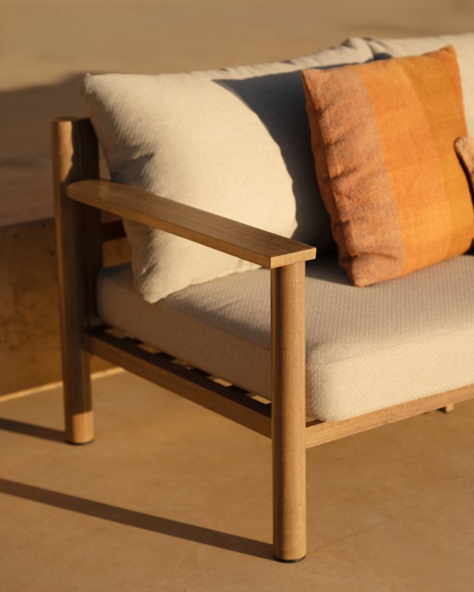Set de jardín con sofá, mesa de centro y dos butacas de aluminio acabado en madera