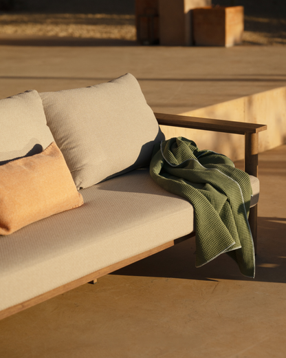 Set de jardín con sofá, mesa de centro y dos butacas de aluminio acabado en madera
