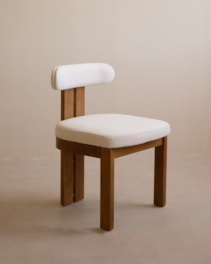 Silla de comedor de madera de haya tapizada en color blanco de 77x42cm